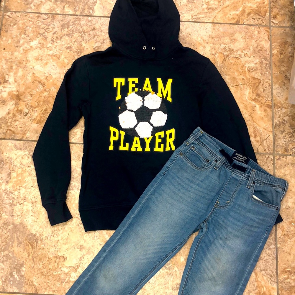 Jeans Levi’s size 14 plus hoodies H&M size 13/14 .hoodie color dark blue.